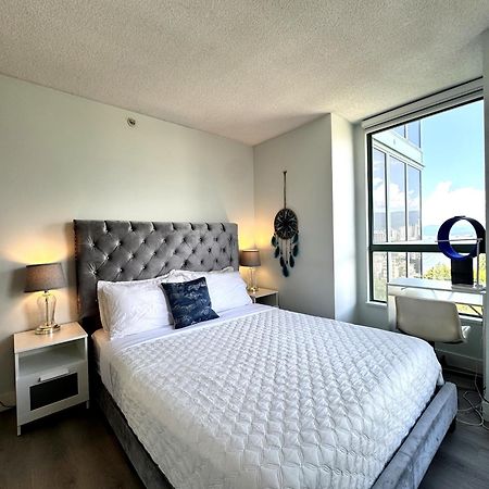 Stunning Ocean Apartment Vancouver Exterior photo