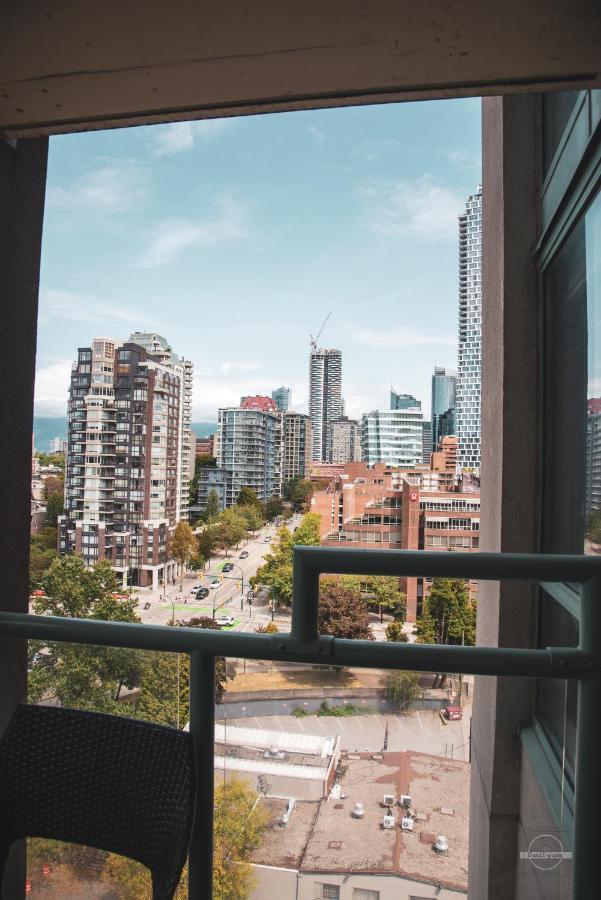 Stunning Ocean Apartment Vancouver Exterior photo