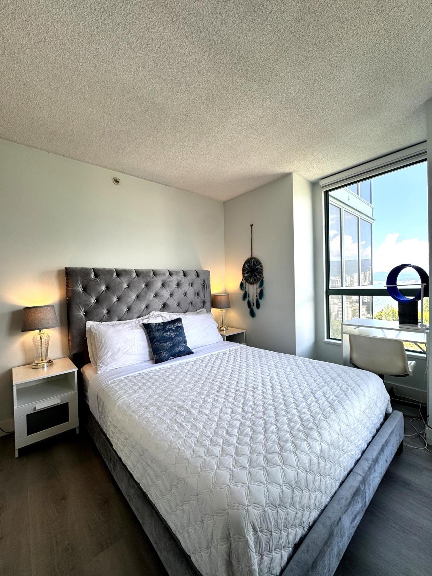 Stunning Ocean Apartment Vancouver Exterior photo