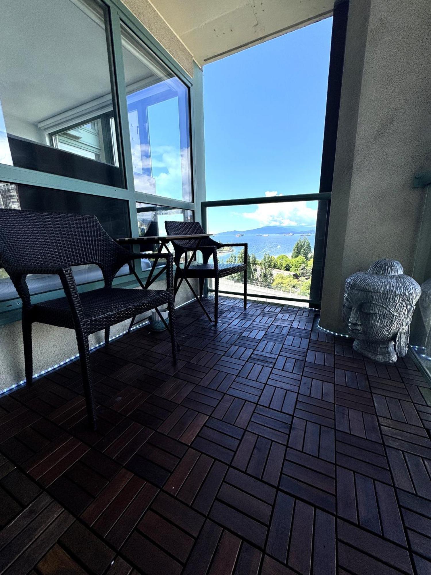 Stunning Ocean Apartment Vancouver Exterior photo