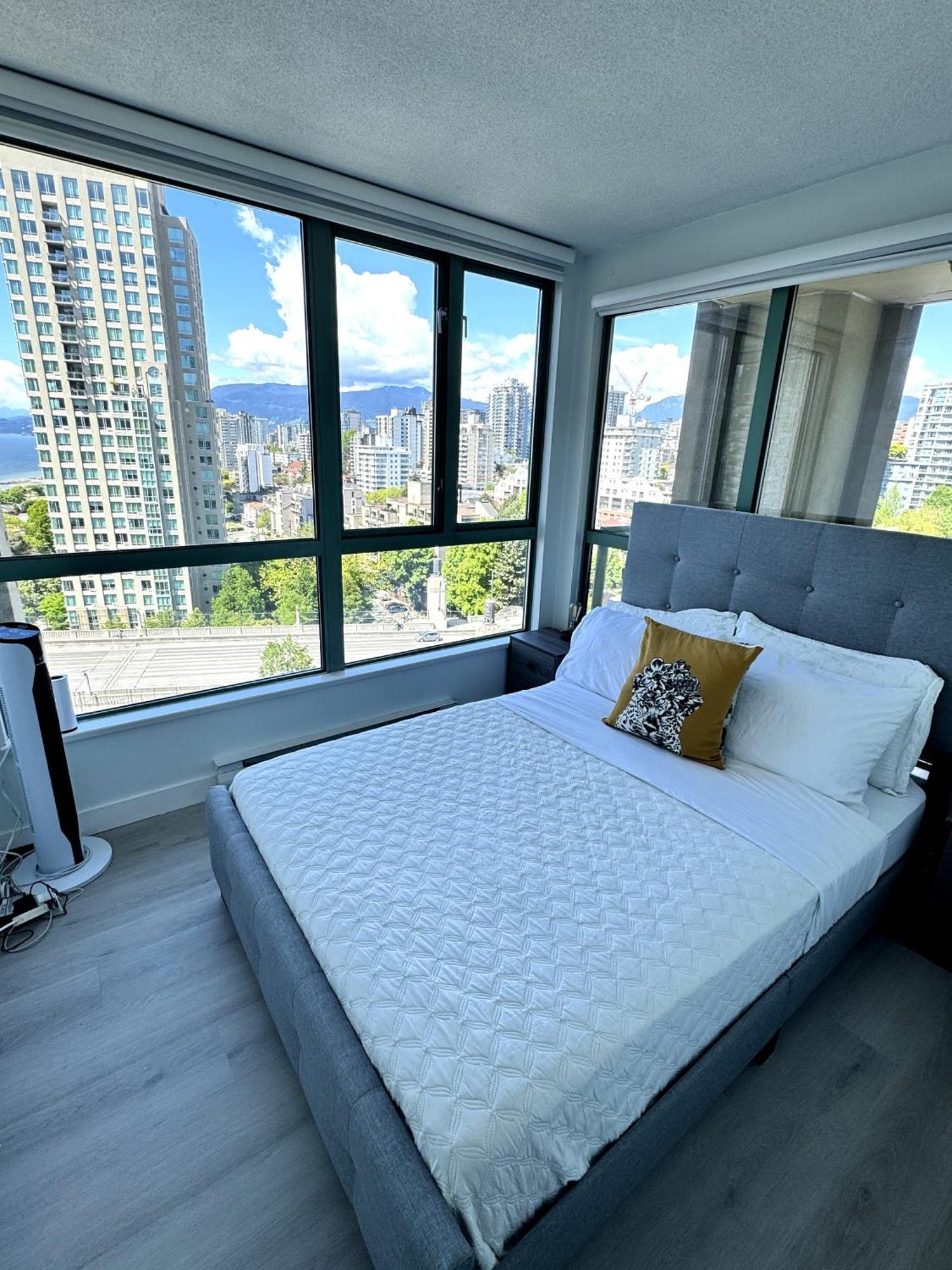 Stunning Ocean Apartment Vancouver Exterior photo